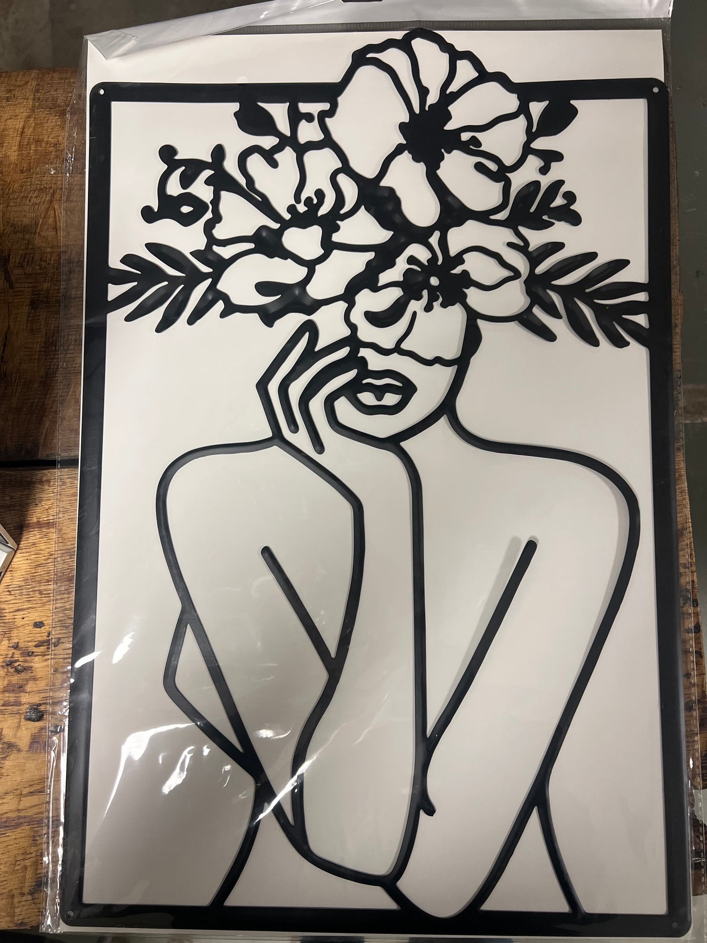 OUTLINE | TIN | VROUW | MET | BLOEMEN