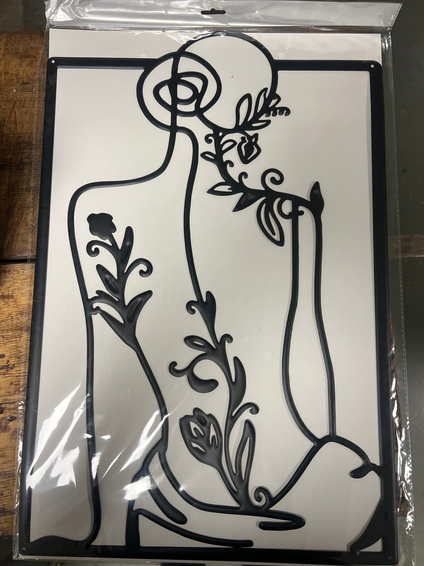 OUTLINE TIN FLOWER GIRL